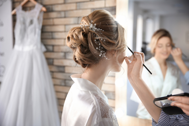 Eksperci radzą - jak odpowiednio dobrać makijaż ślubny